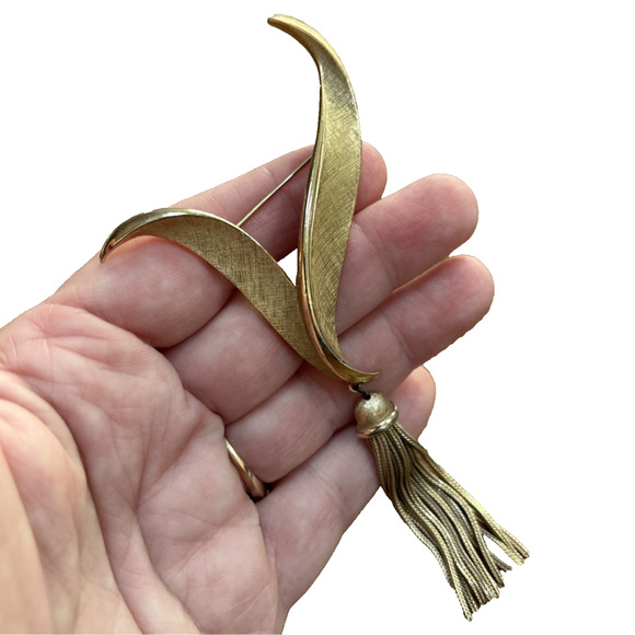 Vintage Crown Trifari Golden Tassel Brooch Mid Century Statement Runway Jewelry - Picture 2 of 6